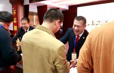 暢敘桑梓情 共謀新發(fā)展 投資興辦實(shí)業(yè)，共建家鄉(xiāng)未來(lái)